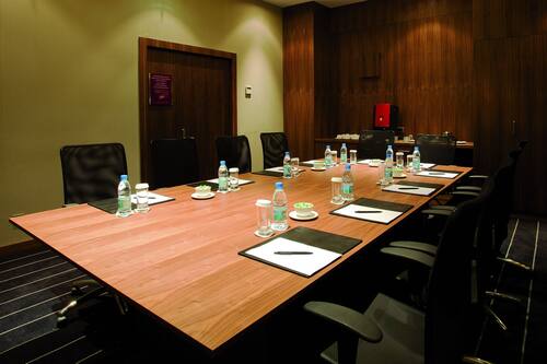 احجز كراون بلازا إسطنبول هارباي آن آي آيتش جي هوتل في إسطنبول قارن أسعار الفنادق في إسطنبول