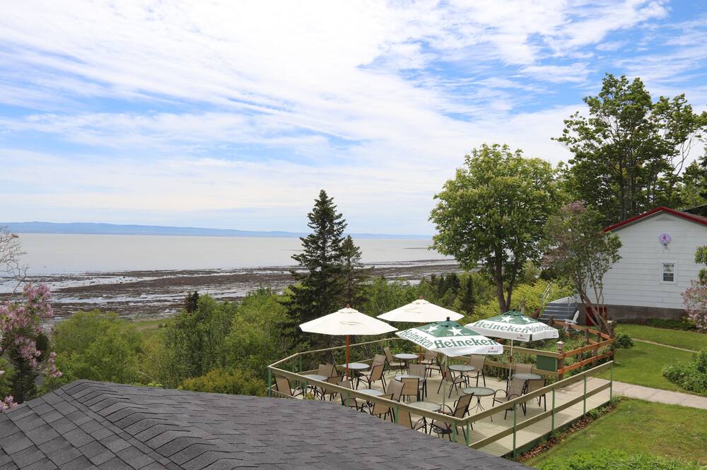 La Roche Pleureuse LIsle Aux Coudres Canada Book Hotel La Roche Pleureuse in Isle aux Coudres | Hotels.com