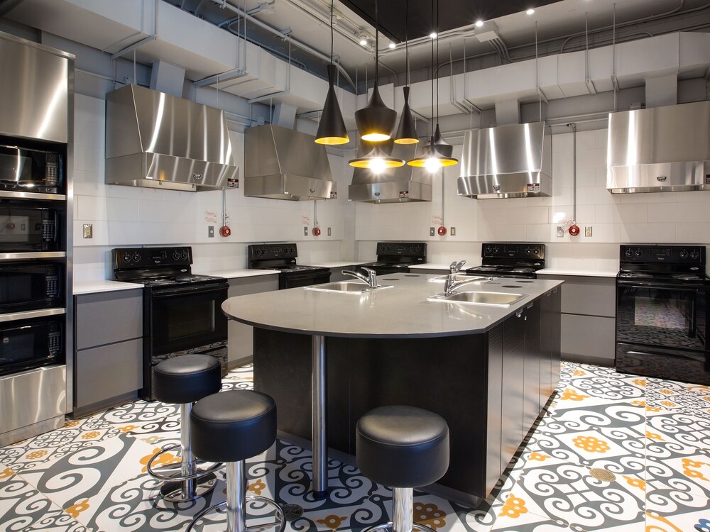 Book Zum Residences Universite Montreal In Montreal Hotels Com