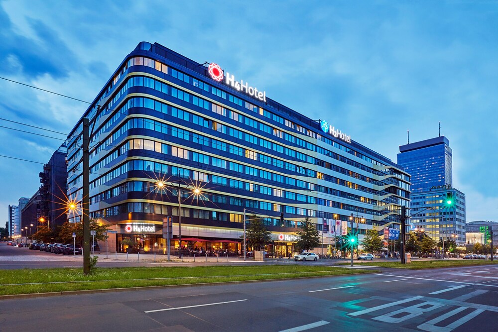 Book H4 Hotel Berlin Alexanderplatz In Hotels