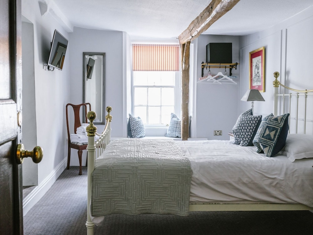 Book The Snooty Fox Inn In Carnforth Hotels Com The Snooty Fox Inn Carnforth Deluxe Double Room Ensuite Guest