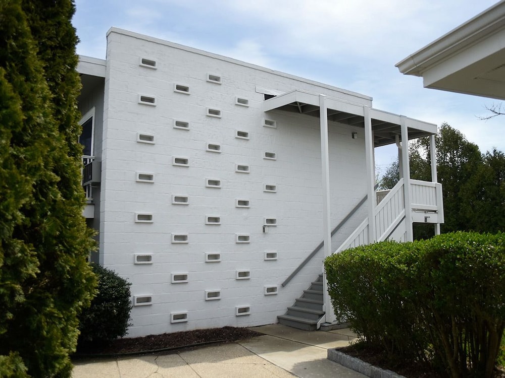 Book East Hampton House Resort In Hotels East Hampton House Resort