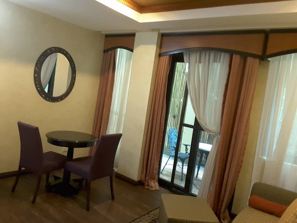 Book Lee Boutique Hotel in Tagaytay