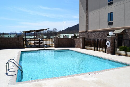 hotels in searcy ar with indoor pools