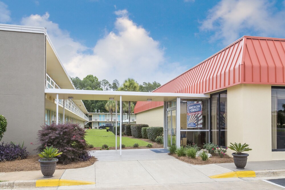 Book Howard Johnson Bainbridge South In Hotels Howard Johnson Bainbridge South