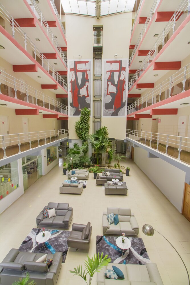 Book Hotel Regina Resort Convenciones In Cochabamba Hotels Com