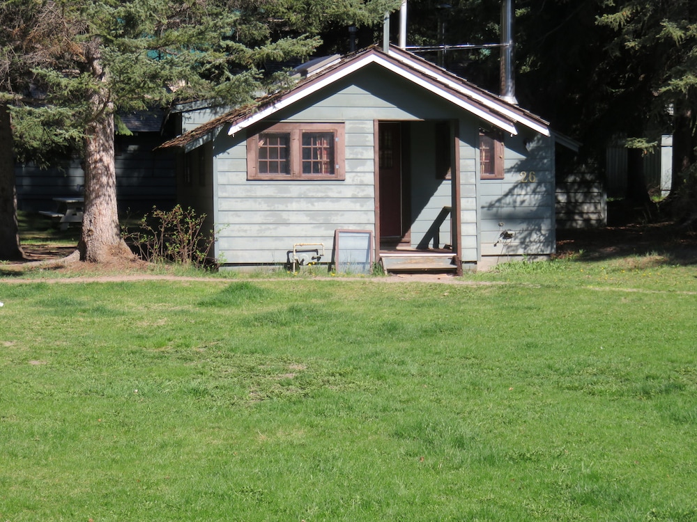 Book Rundle Cabins in Harvie Heights | Hotels.com