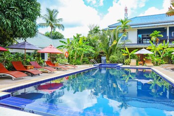 Karon bölgesindeki Baan Nueng Kata resmi