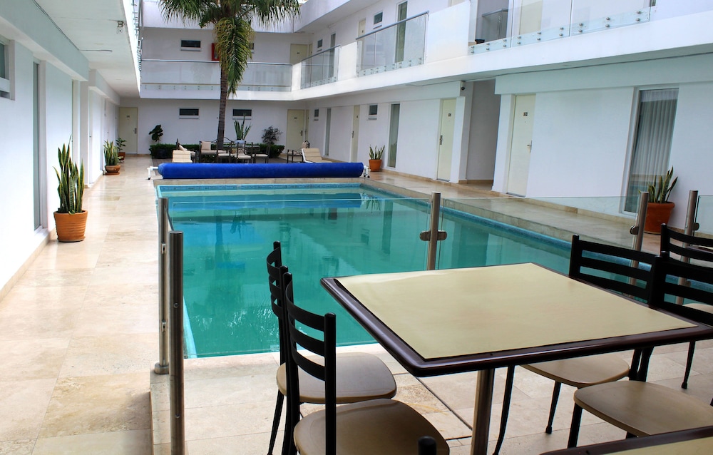 Hotel St George Celaya Info Photos Reviews Book At Hotels Hotel St George Celaya Outdoor Pool