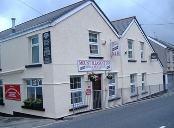 2018 Top 10 Best Hotels Near Hengoed Station