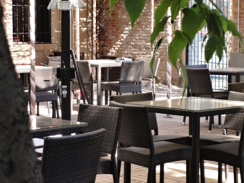 kosher outdoor dining