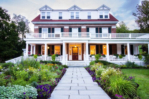Top Pet Friendly Hotels In Woodstock Vermont Hotelscom
