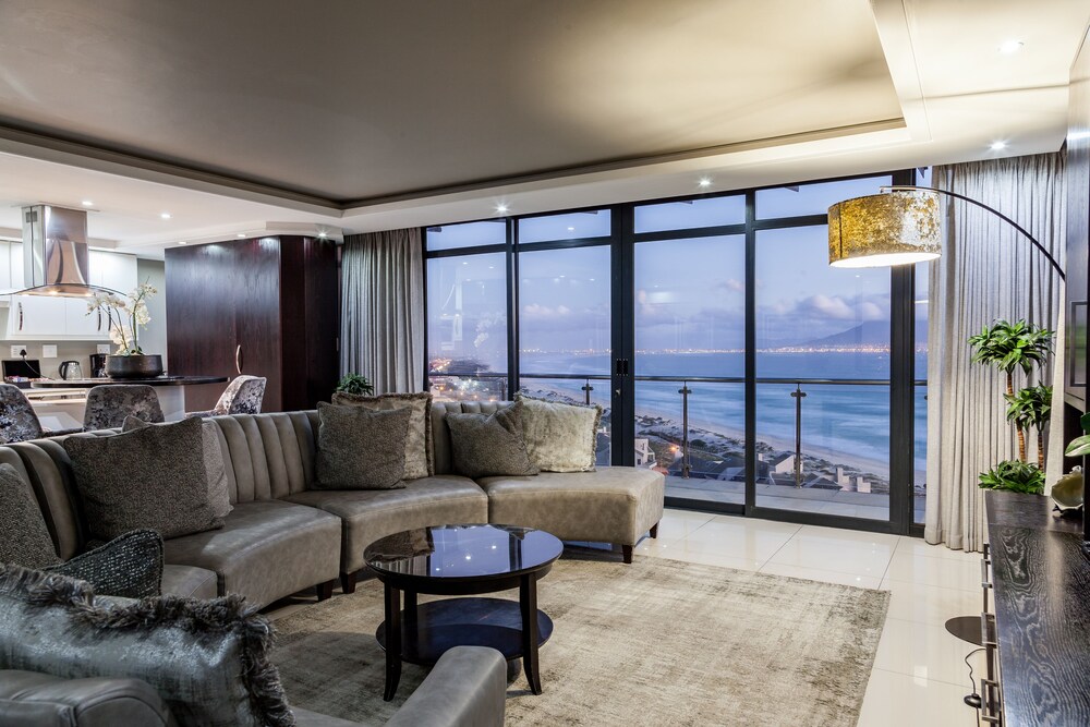 Book Aquarius Luxury Suites in Cape Town