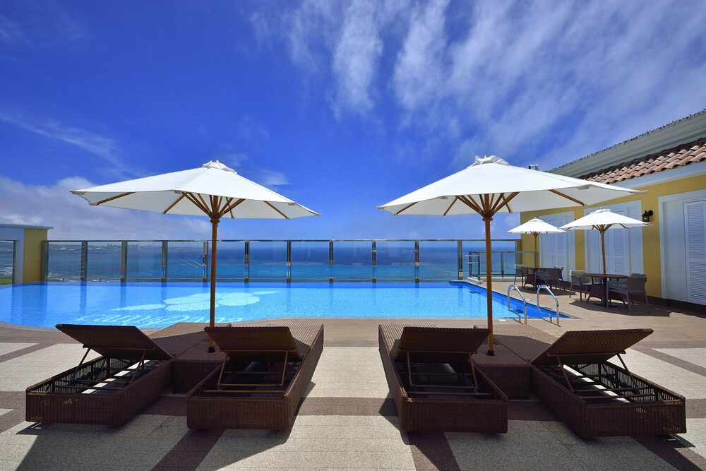 ベッセルホテルカンパーナ沖縄 ビーチそばの景色がキレイな家族向けのホテル 宿泊予約はホテルズドットコム