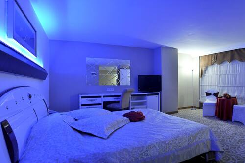 احجز ديموسان أوتل آند سبا في كارامان قارن أسعار الفنادق في كارامان