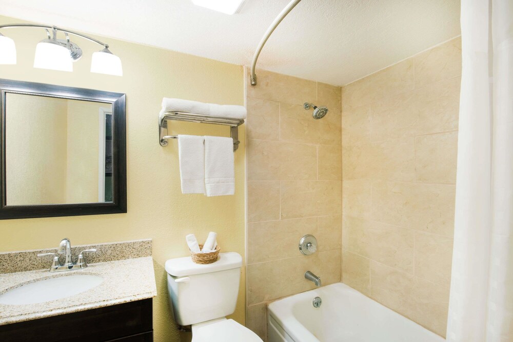 Book Executive Inn And Kitchenette Suites In Eagle Pass Hotelscom
