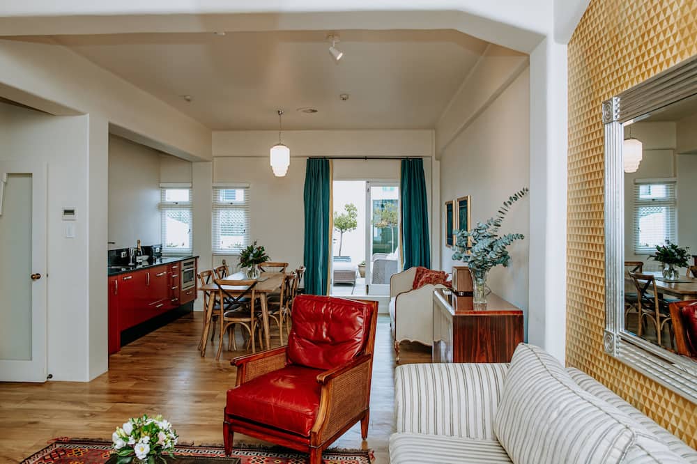 Book Art Deco Masonic Hotel in Napier | Hotels.com