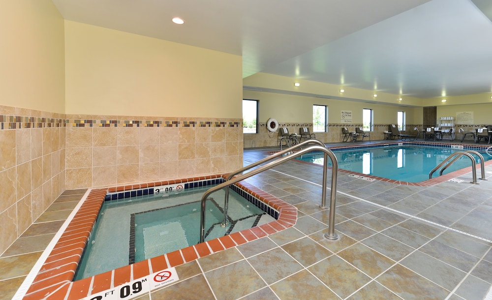 Book Hampton Inn Clinton Ia In Hotels Hampton Inn Clinton Ia Indoor Spa Tub