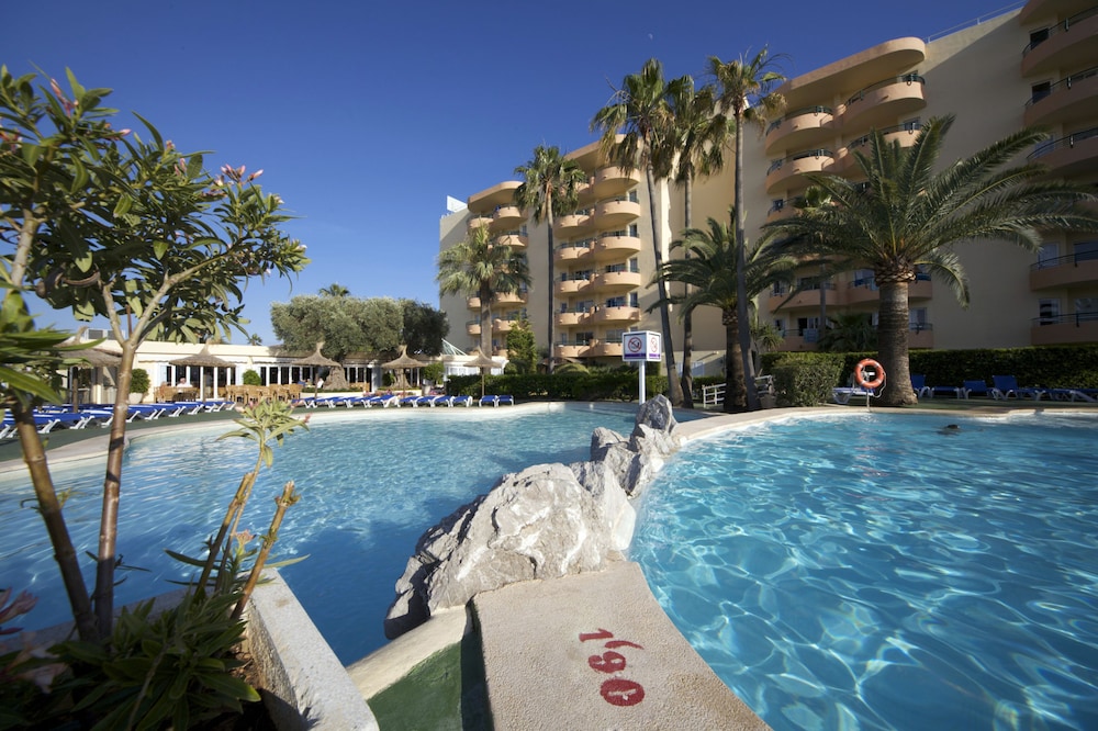 Aparthotel Alcúdia Beach Alcudia Info Photos Reviews Book At Aparthotel Alcúdia Beach Alcudia Outdoor Pool