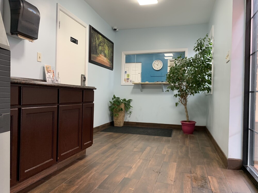 Book Red Carpet Inn In Norristown Hotels Com