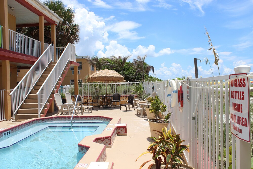 Book Schooner Hotel In Madeira Beach Hotels