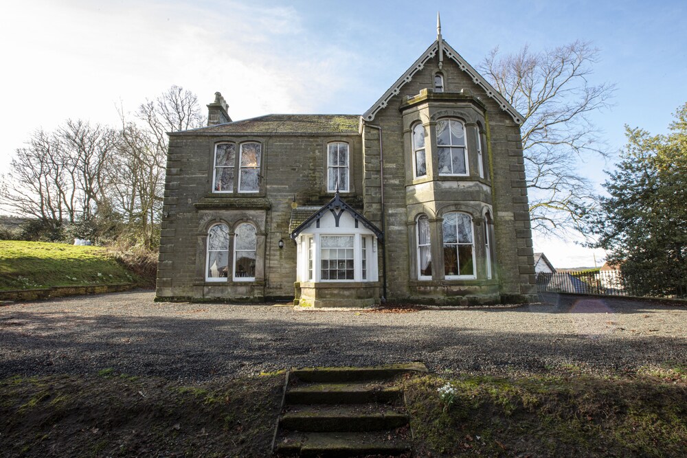 6 Bedroom Home Newton Manor House, Cupar Info, Photos, Reviews