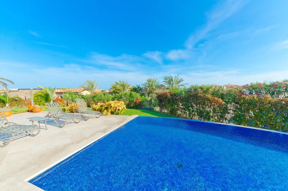 Book 3 000 Sq Ft Villa With Beach Club Access Villa De Phoenix In Los Cabos And Vicinity Hotels Com