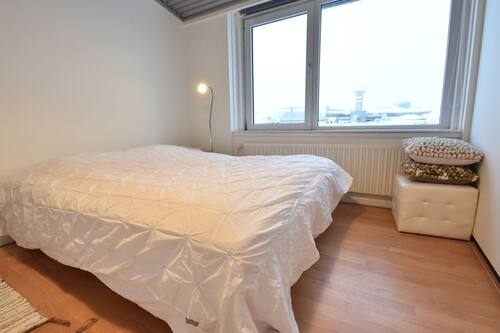 احجز unique family home directly by the beach of bergen aan zee with terrace في بيرجين آن زي قارن أسعار الفنادق في بيرجين آن زي