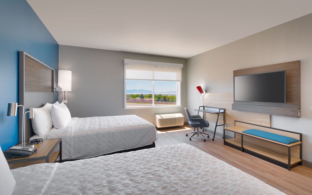 hill afb hotel