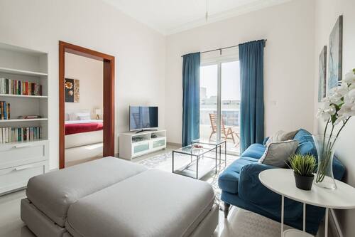 احجز شقة جميلة ومشرقة من غرفة نوم واحدة في قرية جميرا الدائرية في دبي قارن أسعار الفنادق في دبي