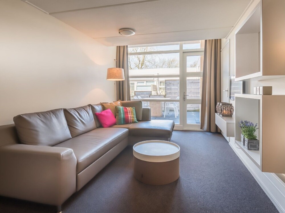 modern apartment with a dishwasher, on isle schiermonnikoog预订