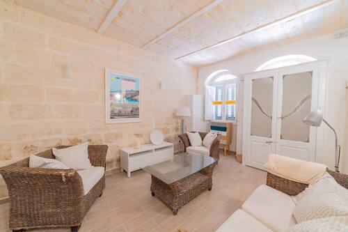 Fc Casa Rooms La Valette Hotels Com Fc Casa Rooms La Valette Hotels Com