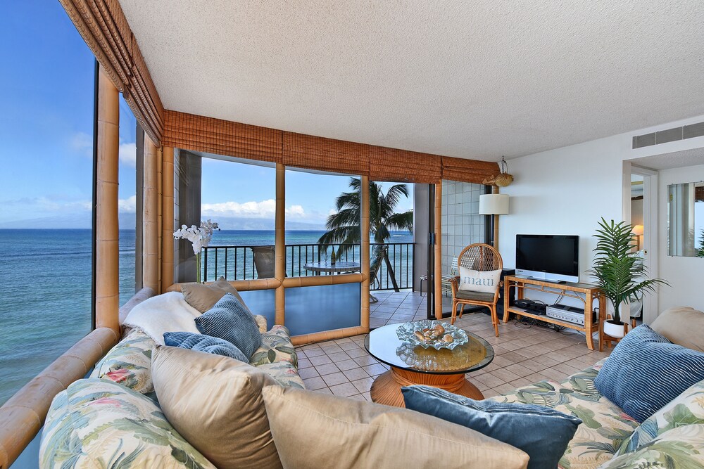 new listing special - the tiki room in kahana, at the valley