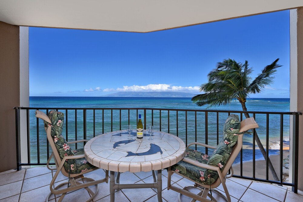 new listing special - the tiki room in kahana, at the valley