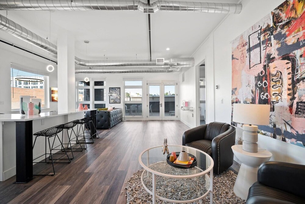 How To Make A Beautiful Painted Wood Pallet Planter In 2020 Wood Pallet Planters Pallet Garden Walls Painting On Pallet Wood