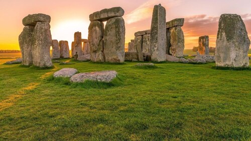 charming  3 bed thatched cottage in rural village near stock