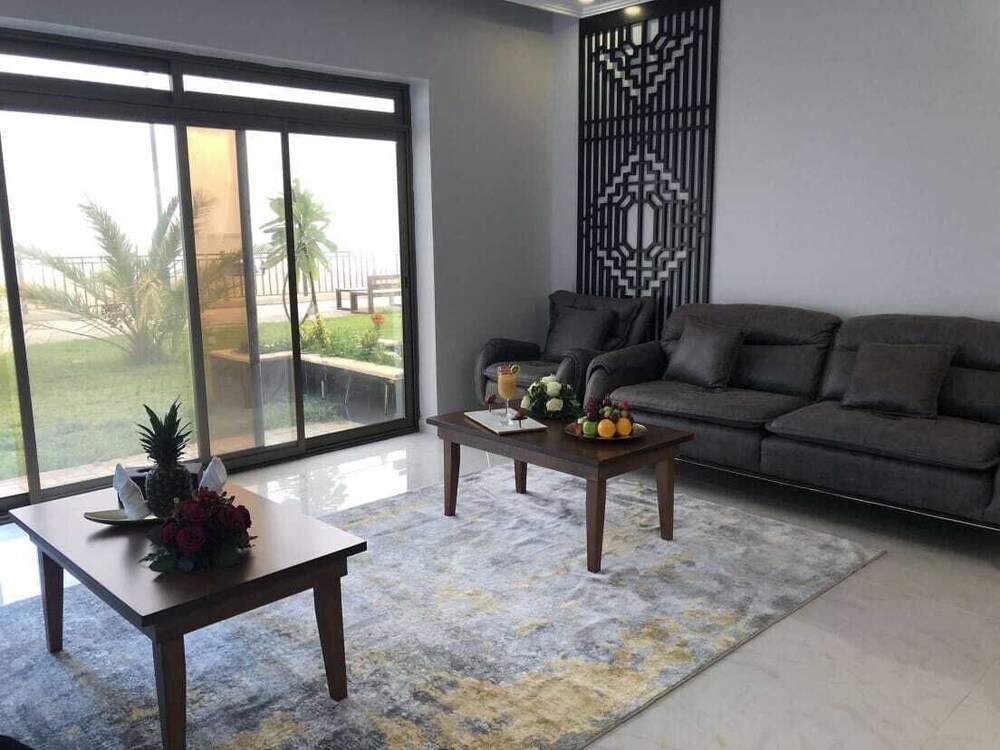 احجز هوليداي فيلا ينبع في ينبع قارن أسعار الفنادق في ينبع