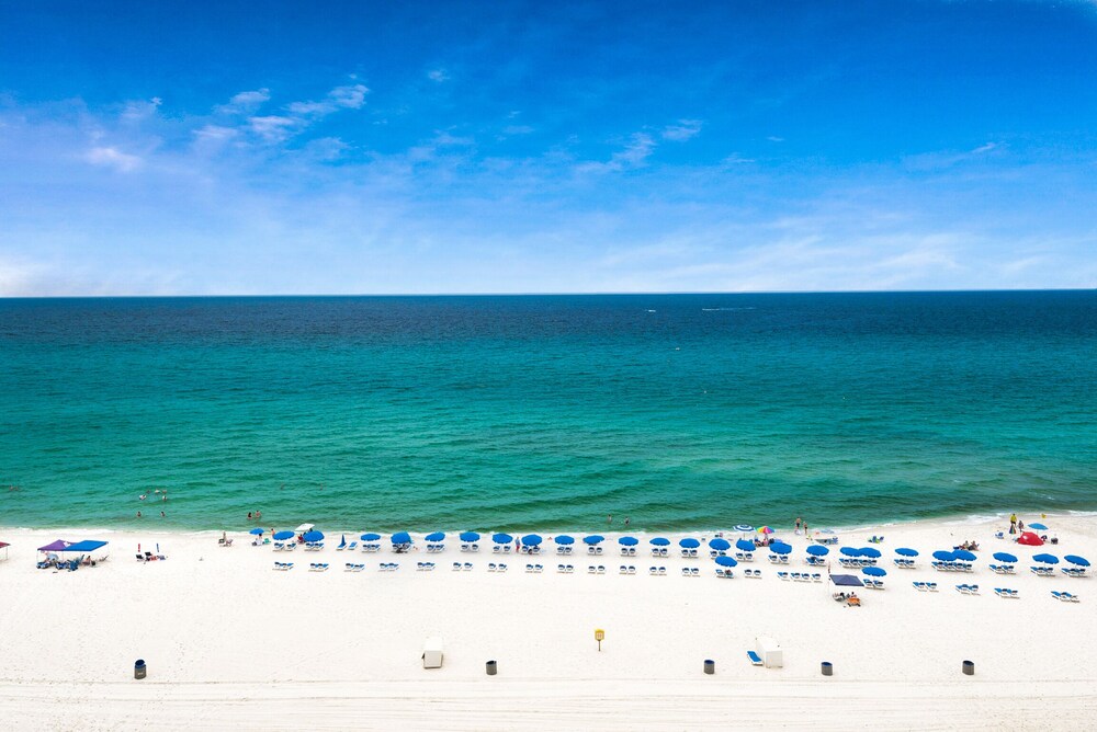 winter for $1750/mo*beach front*lagoon pool*hot tub*1br bunk