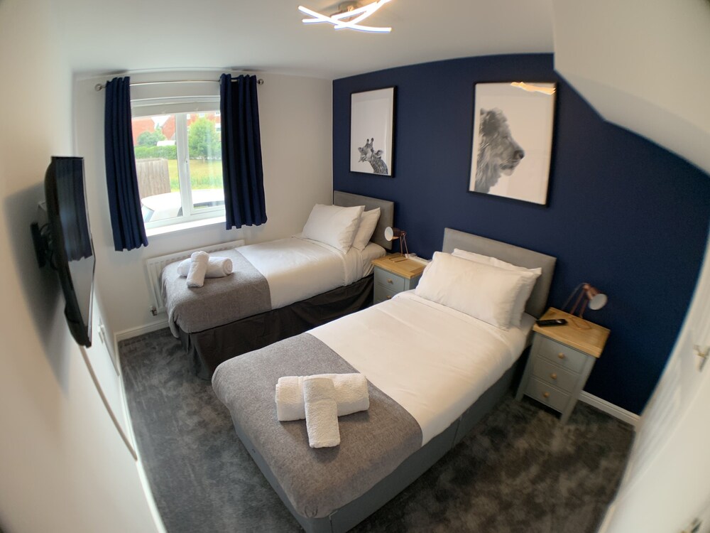 Book The Coach House Views Netflix Sleeps 5 In Leicester Hotels Com
