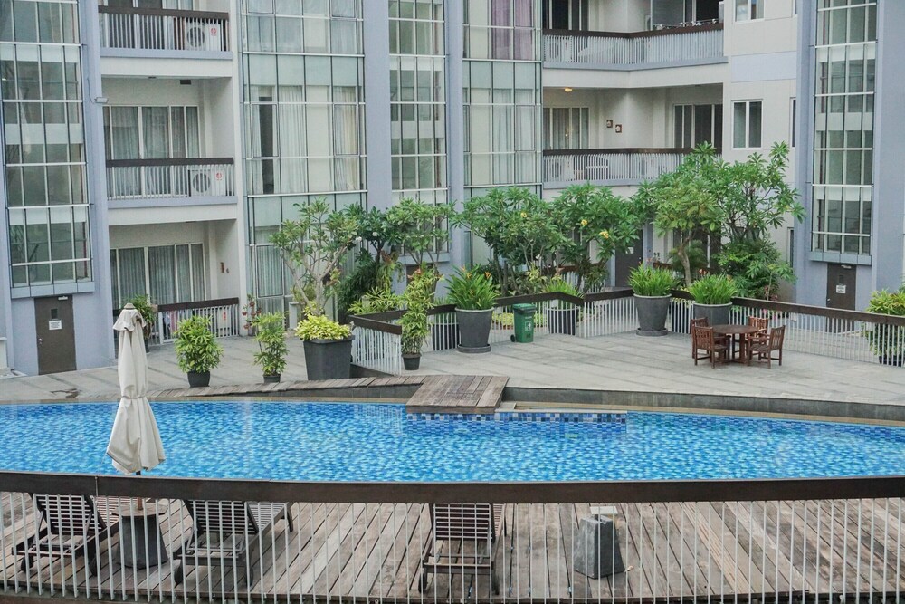 Book Great Location 2br Pearl Garden Apartment In Jakarta Hotels Com