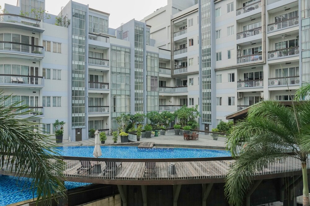 Book Great Location 2br Pearl Garden Apartment In Jakarta Hotels Com