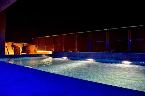 احجز فندق جراند سلفرتون في الخ بر قارن أسعار الفنادق في الخ بر