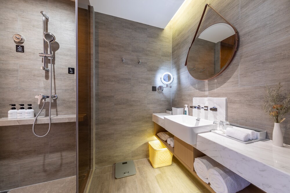 广州江夏地铁站亚朵酒店