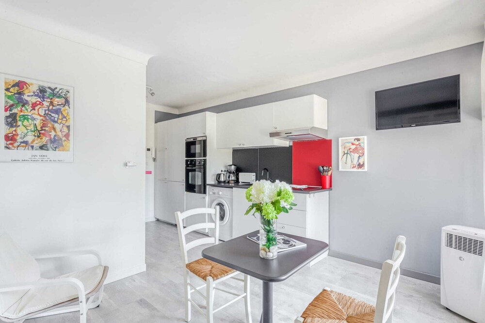 Book Charming Studio Apartment With Private Balcony In Cannes In Cannes Hotels Com