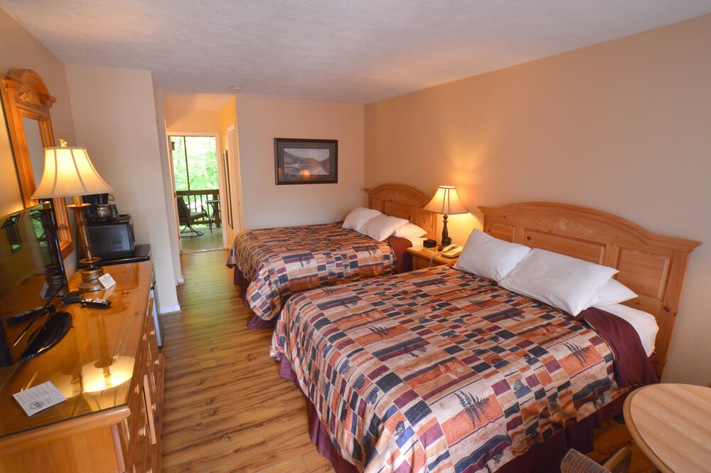 Book Jonathan Creek Inn and Villas in Maggie Valley