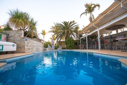 Point Samson Resort (Point Samson, Australia), Point Samson hotel