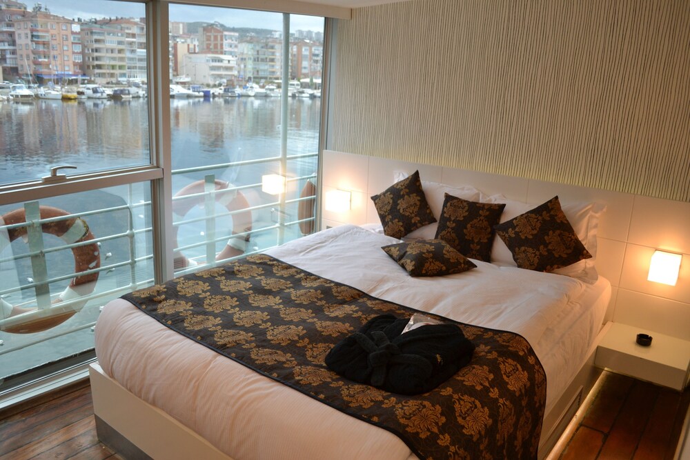 book otantik gemi otel boutique class in mudanya hotels com