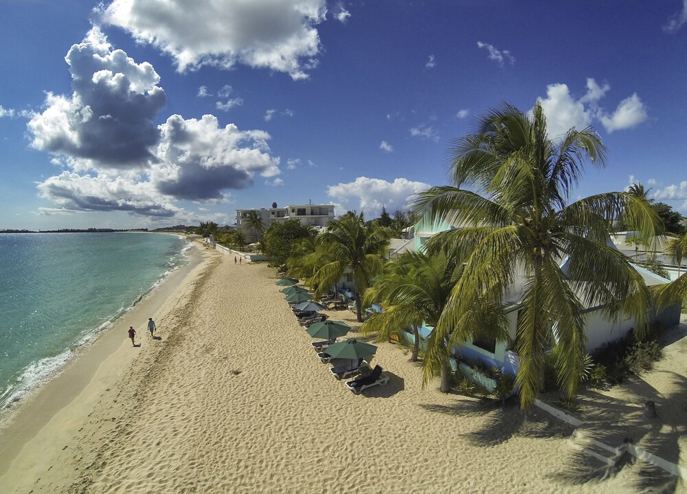 阿祖尔酒店及艺术开放式公寓