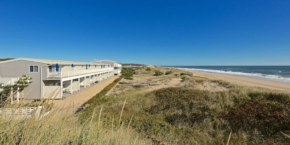 Book Sea Crest Resort in Amagansett