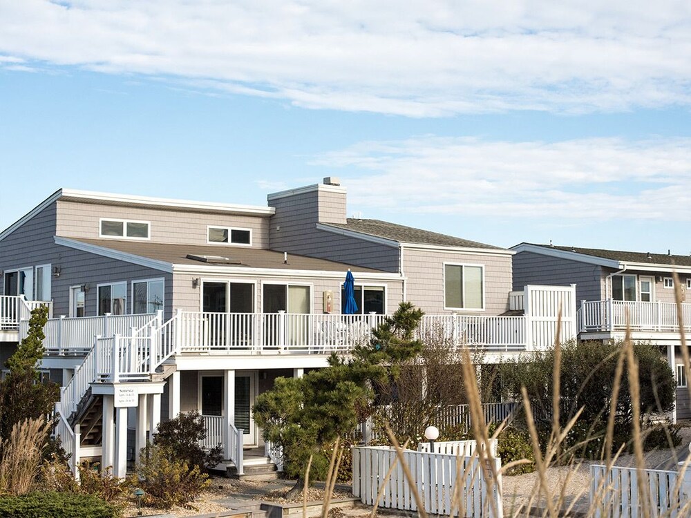 Book Sea Crest Resort in Amagansett